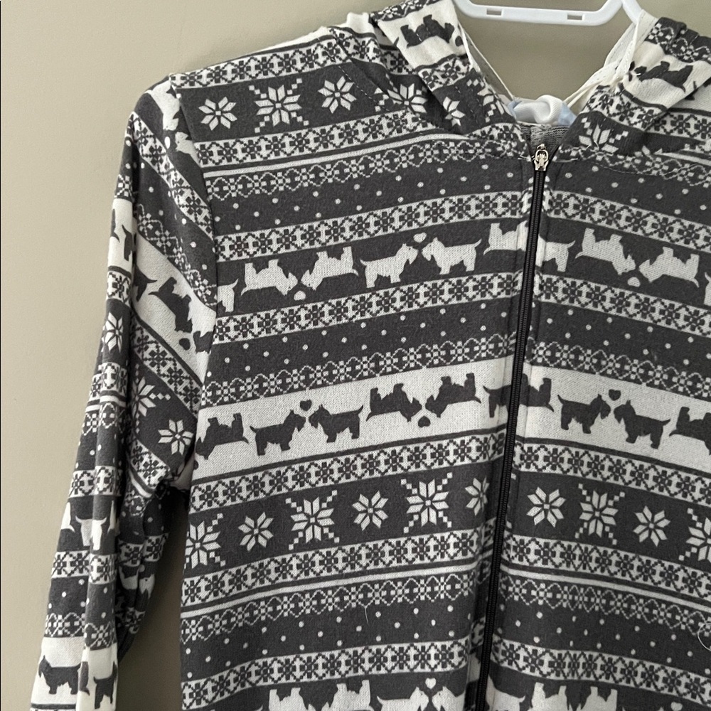 Emily & Jane Fair Isle Dog Print Hooded One Piece Pajamas NWT Medium - Picture 2 of 7